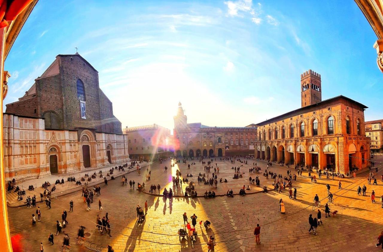 Urbanicooh Paracelso - Piazza Maggiore View Bologna Bagian luar foto