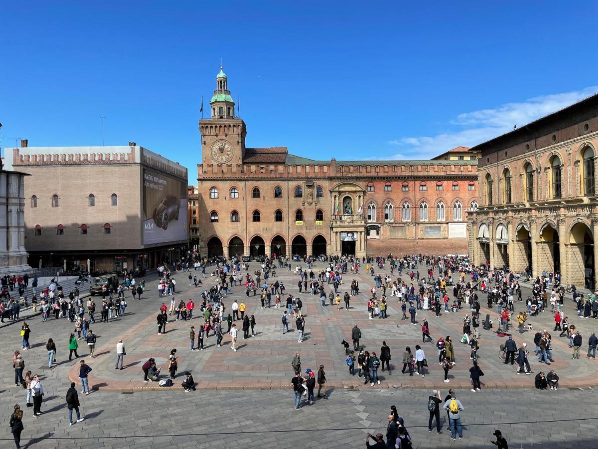 Urbanicooh Paracelso - Piazza Maggiore View Bologna Bagian luar foto
