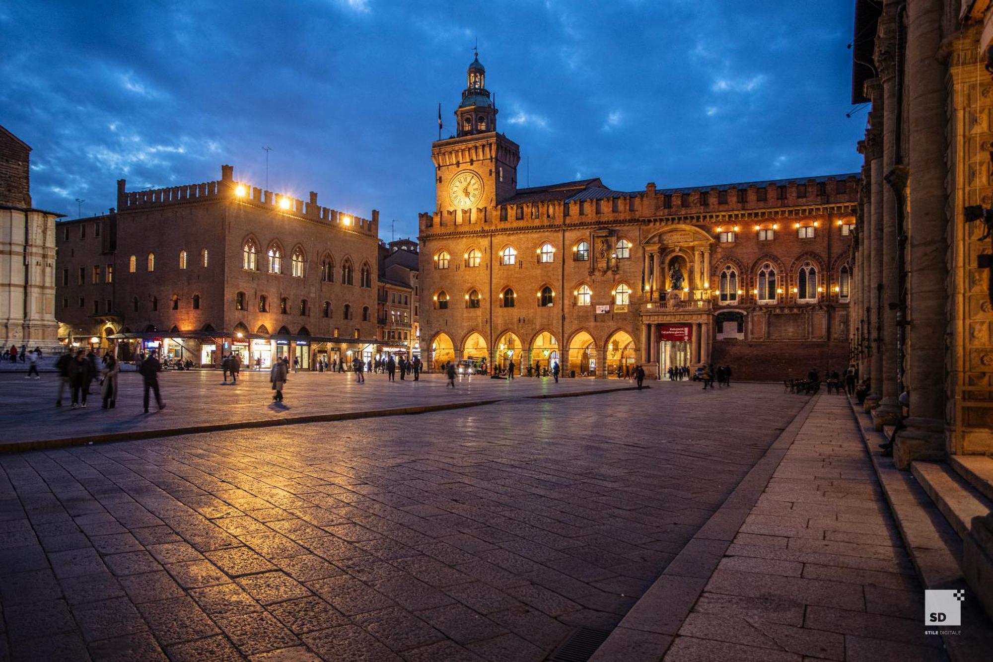 Urbanicooh Paracelso - Piazza Maggiore View Bologna Bagian luar foto