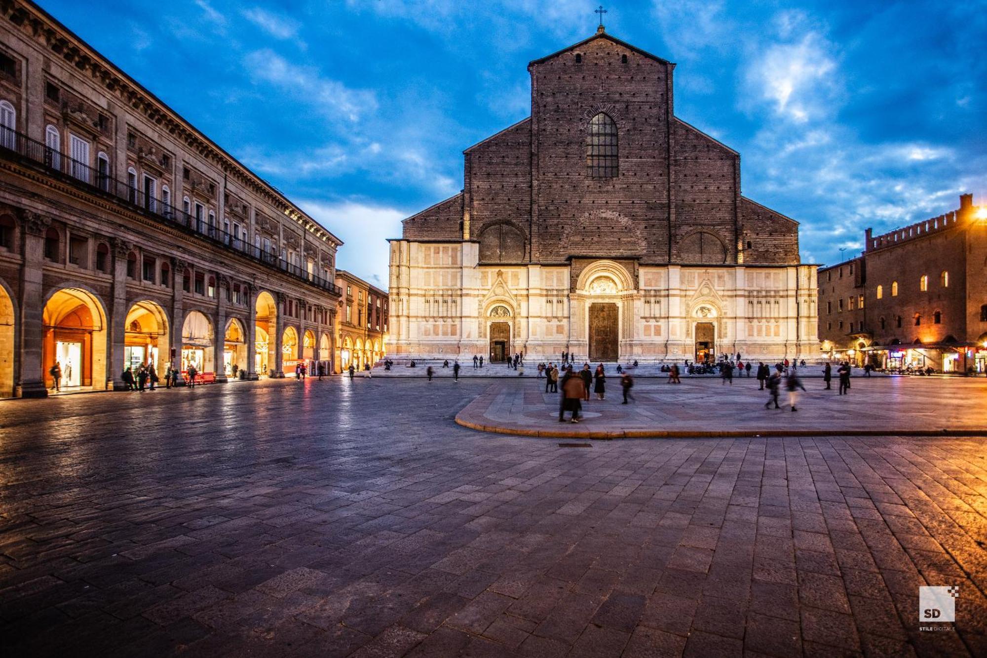 Urbanicooh Paracelso - Piazza Maggiore View Bologna Bagian luar foto