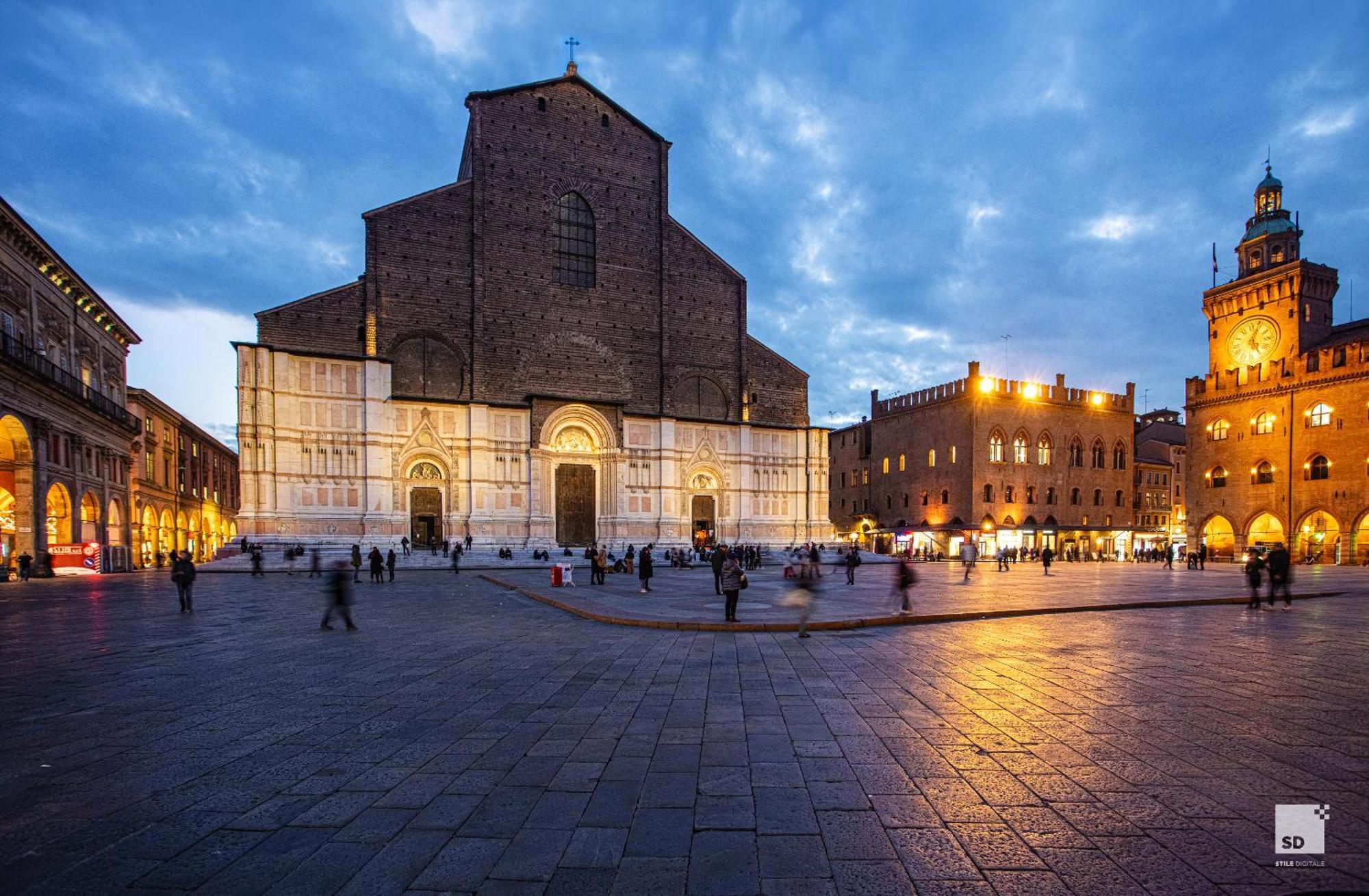 Urbanicooh Paracelso - Piazza Maggiore View Bologna Bagian luar foto